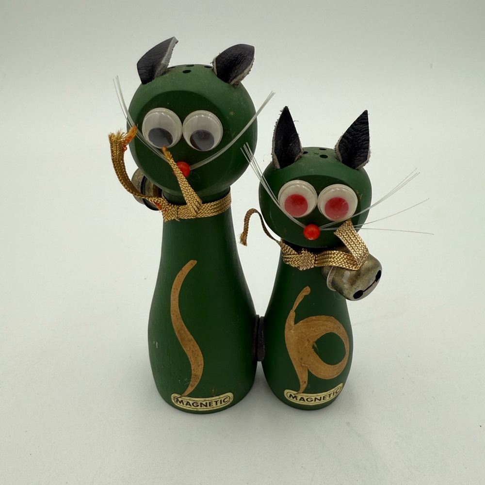 Vintage MCM Wooden Cat Magnetic Salt & Pepper Shakers - Kittens - Leather Ears